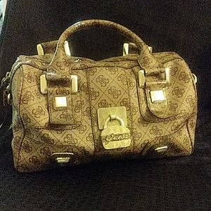 Guess purse 👛